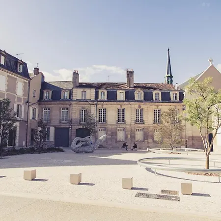 La Maison De La Liberte Jean-francois De La Perouse Apartament Poitiers