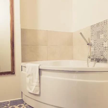 Apartament La Maison De La Liberte Jean-francois De La Perouse Poitiers